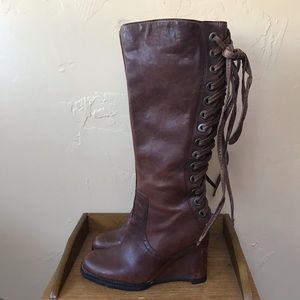 APEPAZZA “Arpa” lace up boot